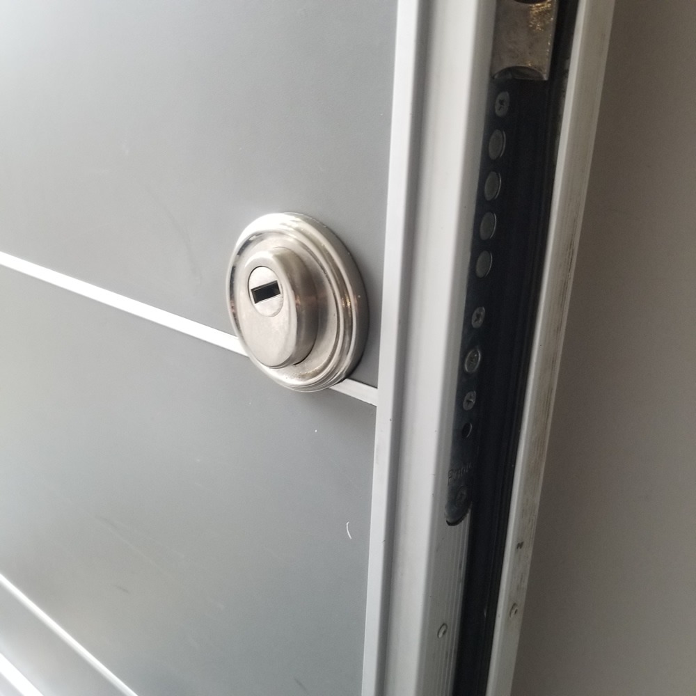 High security lock on metalic door